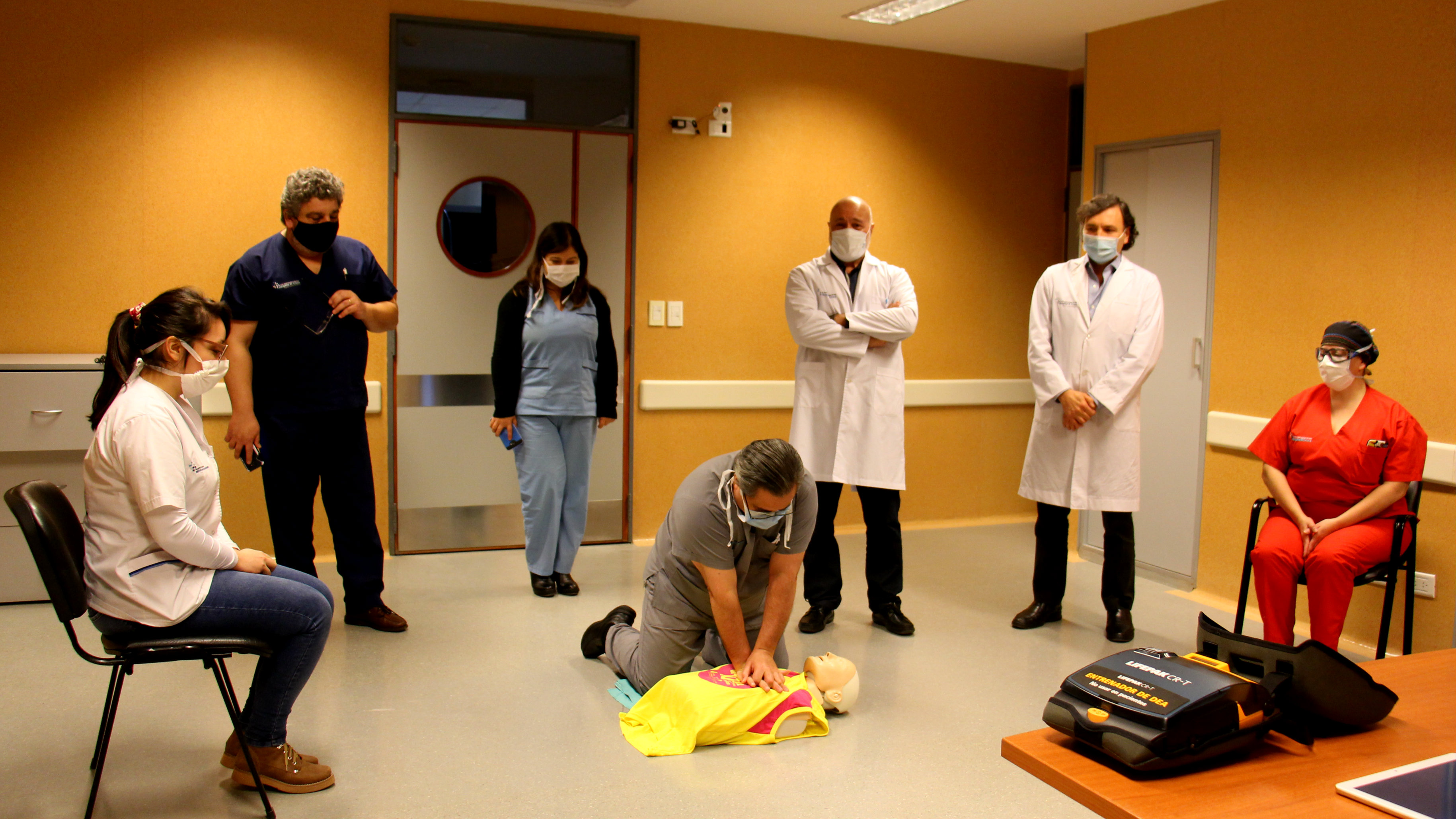 Lanzamiento del curso para el personal de salud del hospital sobre la utilización de los desfibriladores externos semi-automáticos (DESA)