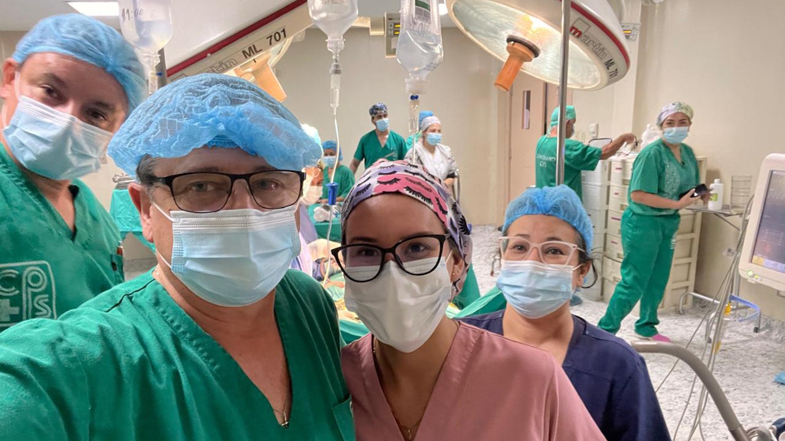 Profesional del HEC participó del 1° trasplante renal infantil en Bolivia